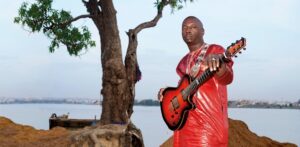 Vieux Farka Touré’s new single “Flany Konare” debuts with video; new record “Les Racines” out June 10 on World Circuit Records