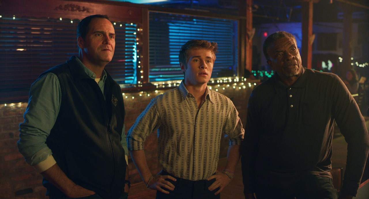 Many guys. эдди сибриан фото. Many guys. женщина и много мужчин. большинство парней-неудачники (2020) most guys are losers.