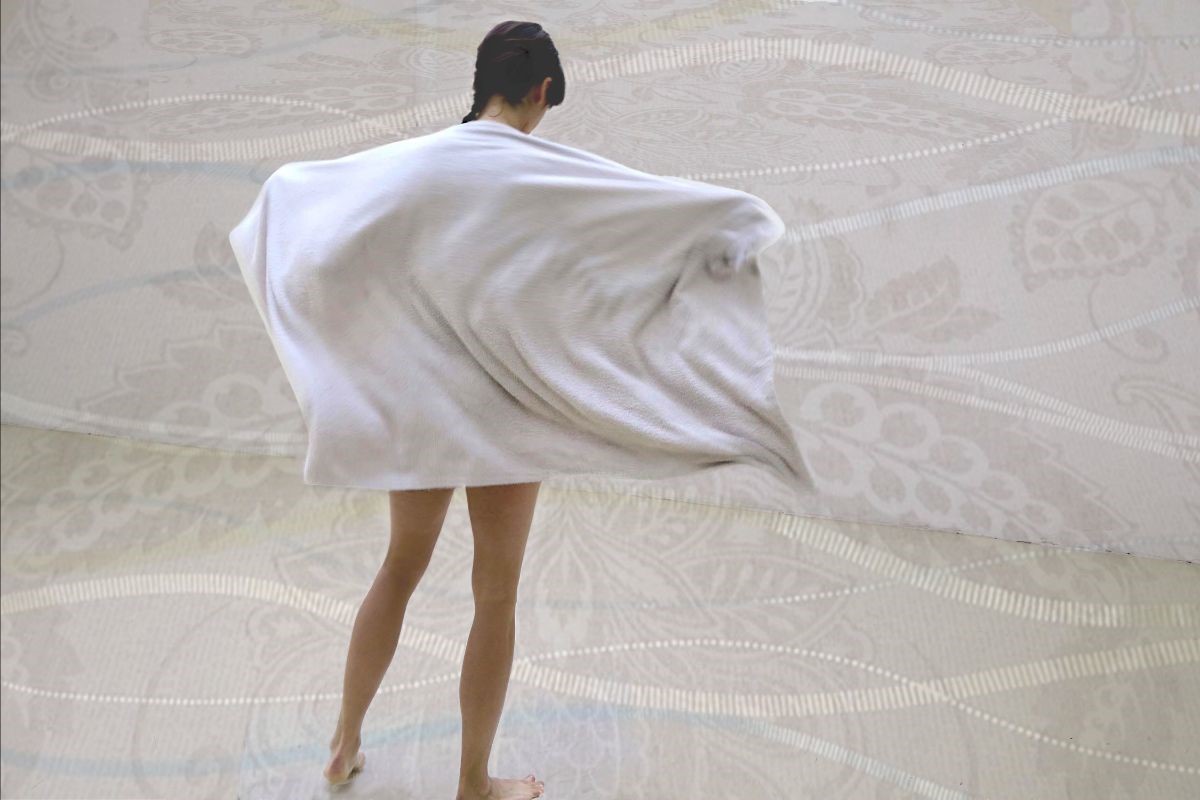 backs boxes towels by Maria Kefirova to kick off MAI (Montréal, arts interculturels) Season 21.22!